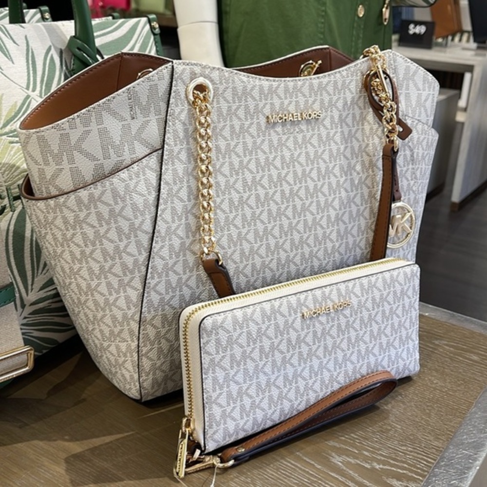 MICHAEL KORS 
Jet Set Lg Shoulder Bag & JST Lg Travel CONTINENTAL wallet-wristlt